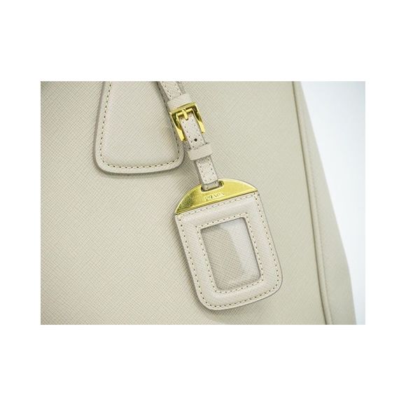 Pre Loved Prada  Saffiano - Picture 4 of 15